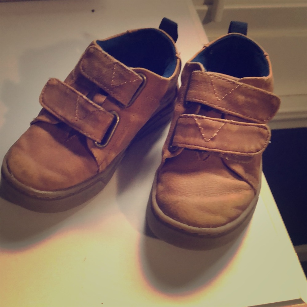 SOLD!!! EUC TOMS T7 KIDS SHOE